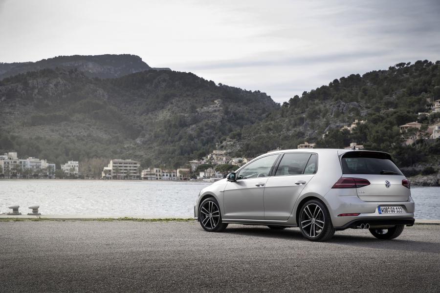  Volkswagen Golf GTD 5-Door 2017 года  (WW) (фото 7 из 58)